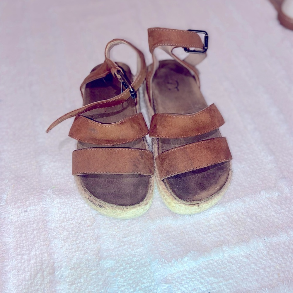 Brown/Tan buckle sandals for girls